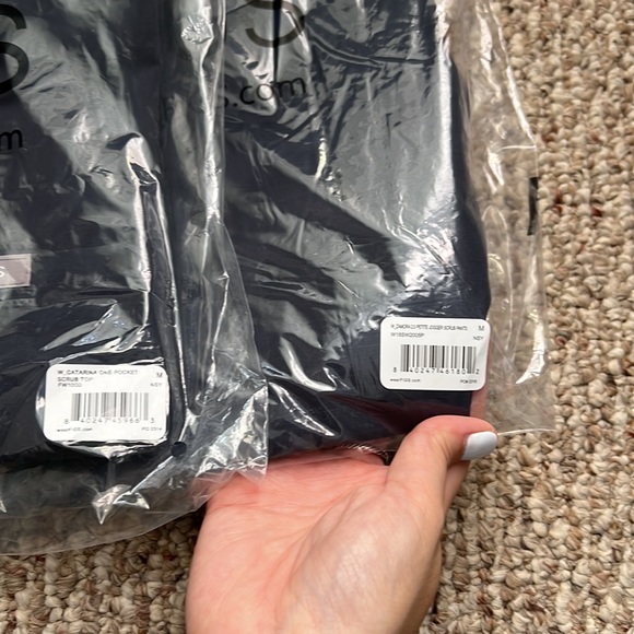 FIGS Scrub Set: Catarina Top/Zamora Jogger Night Sky - Picture 4 of 11